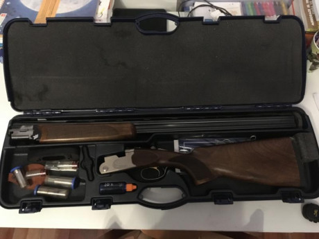 Hola, vendo mi Beretta 686E Sporting, es de 76 de cañón, tiene 5 polichokes y está en su maletín original. 02