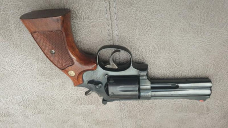 Buenas,

Vendo s&w revolver modelo 586 recién guiado en f ,proviene de guía A y yo solo lo he usado 02