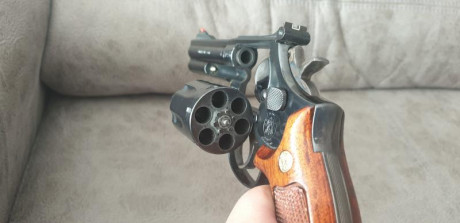 Buenas,

Vendo s&w revolver modelo 586 recién guiado en f ,proviene de guía A y yo solo lo he usado 01