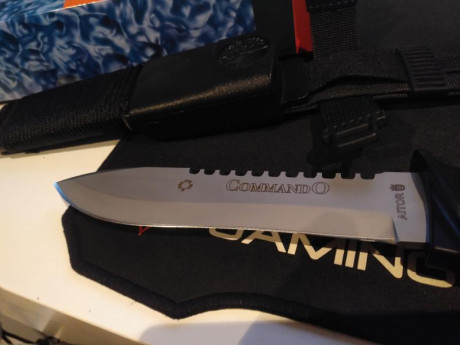 Vendo Aitor Commando,nuevo a estrenar con caja y funda,el envio son 15€ no esta incluido en el precio.
100€
Interesados 02