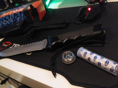 Vendo Aitor Commando,nuevo a estrenar con caja y funda,el envio son 15€ no esta incluido en el precio.
100€
Interesados 00