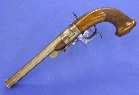Voy a colocar unas fotos de un arma larga alemana de llave de mecha del siglo XVI. 101
