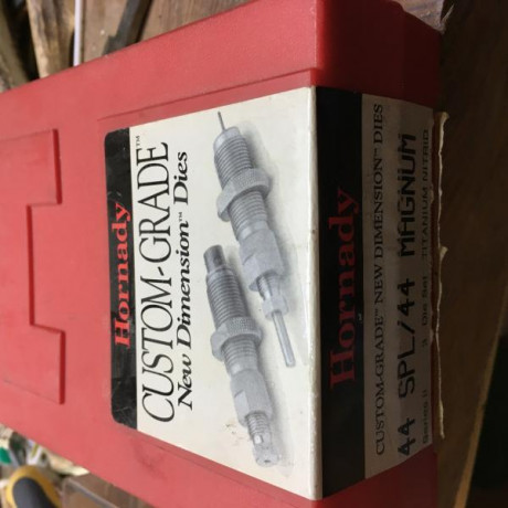 Buenas, vendo esta carabina semiautomática, cargador tubular, buen estado con un mínimo uso y buenas maderas. 31