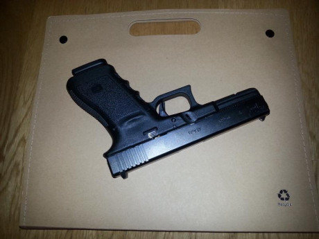 Hola a todos por cambio de caprichito vendo esta preciosidad glock 21 gen 3 , con maletin original.
precio 00