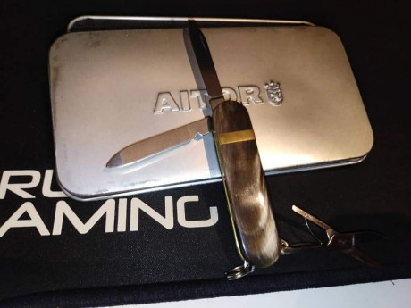 Vendo navaja Aitor(tipo victorinox classic),nueva con caja.
TAMBIEN CAMBIO POR OTRAS PIEZAS AITOR.
PRECIO: 02