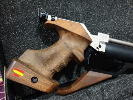 Hola a todos. 
Vendo walther LPM1. Me la vendió un compañero del foro hace unos dos años.  Esta en perfecto 10