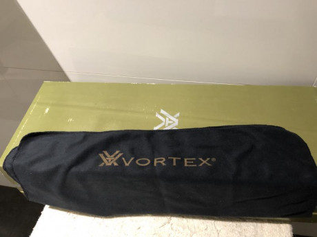 Se vende visor Vortex en perfecto estado con su caja original. Incluye tapas, parasol y paño de micro-fibra 31