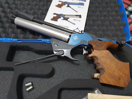 Pongo a la venta una pistola pcp mach guns del cal 4.5 en muy buenas condiciones , revisada todos los 00