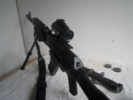 Vendo Kalashnikov AK 103 Yunker 3 CO2 cal. 4,5 BB´s.
Arma de fuego real, semiautomática, completamente 02