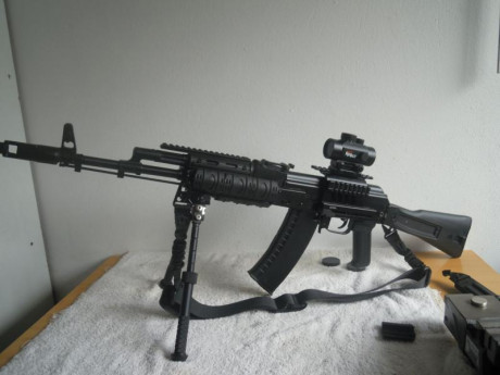 Vendo Kalashnikov AK 103 Yunker 3 CO2 cal. 4,5 BB´s.
Arma de fuego real, semiautomática, completamente 01
