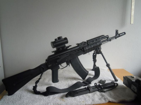 Vendo Kalashnikov AK 103 Yunker 3 CO2 cal. 4,5 BB´s.
Arma de fuego real, semiautomática, completamente 00