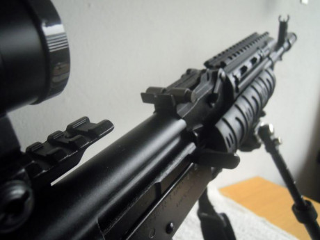 Vendo Kalashnikov AK 103 Yunker 3 CO2 cal. 4,5 BB´s.
Arma de fuego real, semiautomática, completamente 10