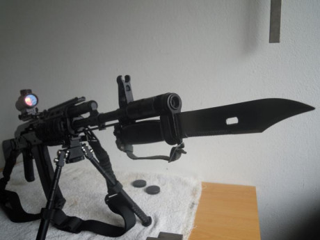 Vendo Kalashnikov AK 103 Yunker 3 CO2 cal. 4,5 BB´s.
Arma de fuego real, semiautomática, completamente 21