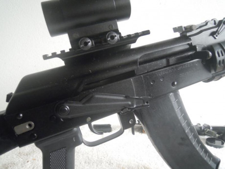 Vendo Kalashnikov AK 103 Yunker 3 CO2 cal. 4,5 BB´s.
Arma de fuego real, semiautomática, completamente 41