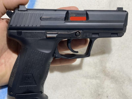 VENDO HK P2000, 9mm, con muy poco uso, usada esporádicamente, no tiene arañazos ni golpes, se entrega 02