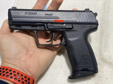 VENDO HK P2000, 9mm, con muy poco uso, usada esporádicamente, no tiene arañazos ni golpes, se entrega 01
