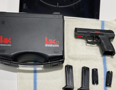 VENDO HK P2000, 9mm, con muy poco uso, usada esporádicamente, no tiene arañazos ni golpes, se entrega 00
