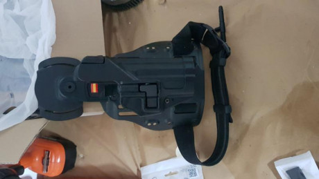 Se vende:
-Pernera pivotante alta Radar con funda blackhawk Nivel 3, junto o por separado.
-Pernera Alta 01