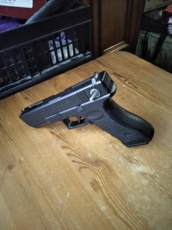 Vendo réplica eléctrica de pistola Glock 18 de airsoft, marca CYMA modelo CM.030

Incluyo cargador extra 21