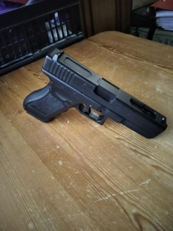 Vendo réplica eléctrica de pistola Glock 18 de airsoft, marca CYMA modelo CM.030

Incluyo cargador extra 20