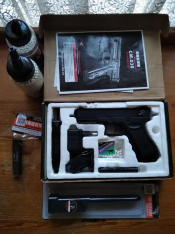 Vendo réplica eléctrica de pistola Glock 18 de airsoft, marca CYMA modelo CM.030

Incluyo cargador extra 30