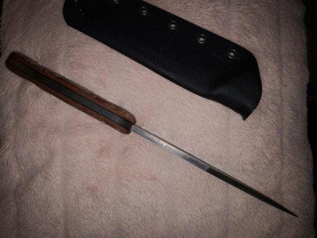 Cuchillo artesanal hecho por Juan David (JD knives) realizado en acero al carbono o1 hoja de 18 cm y 6 01