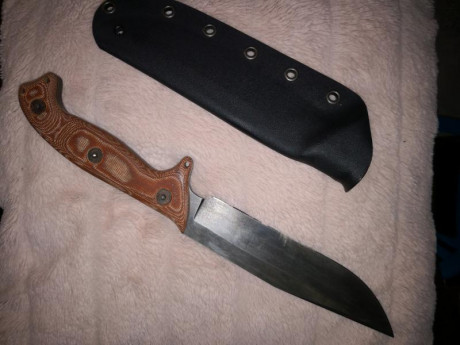 Cuchillo artesanal hecho por Juan David (JD knives) realizado en acero al carbono o1 hoja de 18 cm y 6 00