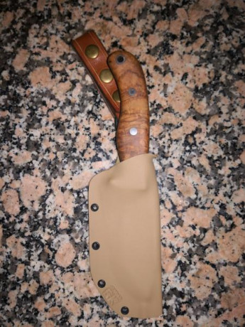 Cuchillo basado en el diseño de los conocidos nessmuk trae una afilado scandi unos 11cm de hoja mango 00