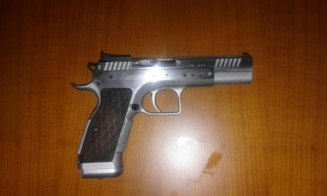 Pistola Tanfoglio Limited, calibre 9 Pb., perfecto estado estetico, mecanico y funcional, cambio por rifle 30
