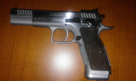 Pistola Tanfoglio Limited, calibre 9 Pb., perfecto estado estetico, mecanico y funcional, cambio por rifle 42