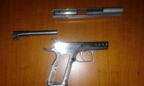 Pistola Tanfoglio Limited, calibre 9 Pb., perfecto estado estetico, mecanico y funcional, cambio por rifle 41