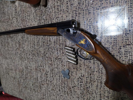 Vendo escopeta paralela calibre 410, con apenas 2 cajas y media de cartuchos tirada 
Tiene 5 polichock 00