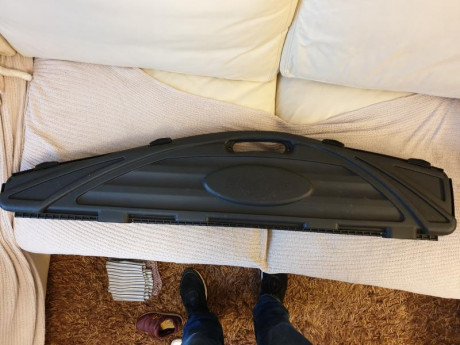 Muy buenas

Vendo este estuche rígido de la marca Flambeau en muy buen estado. Medidas internas: 132x21 00