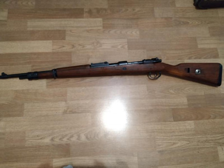 Buenas! Vendo un preduzece 44 modelo 98.
Tiene 3 pequeñas aguilas en el cañon y en el cerrojo, por lo 01