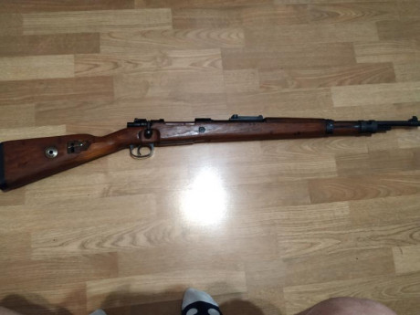 Buenas! Vendo un preduzece 44 modelo 98.
Tiene 3 pequeñas aguilas en el cañon y en el cerrojo, por lo 00