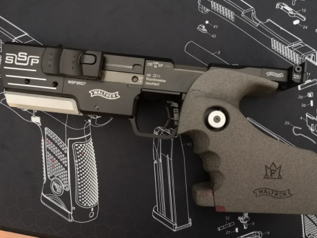 Hola mi compañero de tiro me pide que ponga la venta la siguiente arma .
Pistola Walther SSP cal 22 lr,como 01