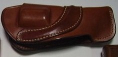 Me gustaría identificar la marca y modelo de la funda de revolver de la fotografía que adjunto.

Muchas 00