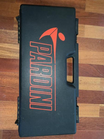 Hola,

Vendo mi Pardini SP 22LR. Creo que es del año 2013. Yo la compré en 2015 y creo que tenía un par 20