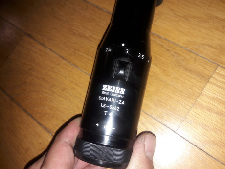 Hola compañeros,un amigo me pide que le anuncie su visor zeiss diavari ZA de 1,5-6x42. Lleva montado las 01