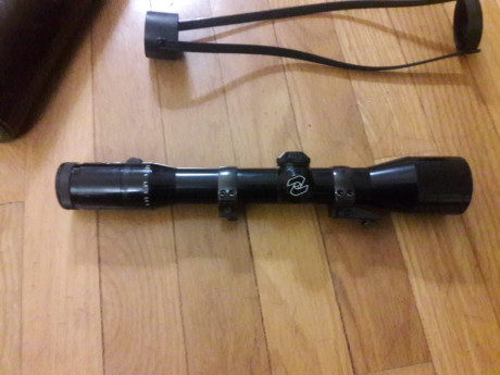Hola compañeros,un amigo me pide que le anuncie su visor zeiss diavari ZA de 1,5-6x42. Lleva montado las 00