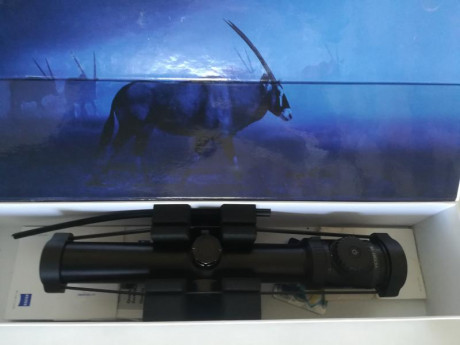 Visor zeiss v8 1.1-8x30 de carril en perfecto estado y toda su documentación, garantía y caja en 1685€. 00