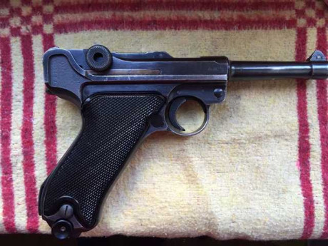 Buenas. 
Pongo a la venta esta Luger P08 bfy 42 fabricada por Mauser, conocida como Black Widow. 
Comprada 20