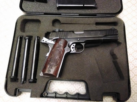  Se vende pistola TAURUS PT 1911  Calibre 45 ACP Cromada Negra con sus partes moviles en Cromo Blanco 00