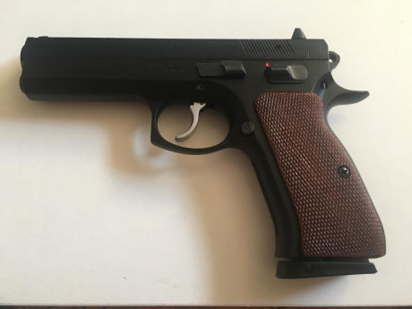 Cz97b (vendida)calibre 45 no más de 500 disparos y Smith&Wesson 9mm. Cz-450€ y s&w 225€. Guiadas 170