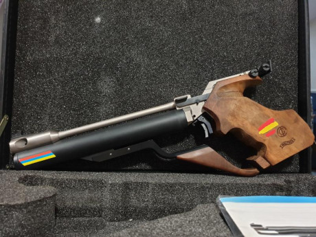 Hola.  Cambio pistola aire walther LPM 1  versión aluminio. Calibre 4.5 . Es de palanca muy suave.Perfecto 01