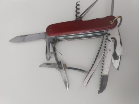 Vendo navaja Aitor serie roja antigua,de los años 70.
Tambien cambio por otras piezas AITOR.
ESCUCHO OFERTAS.
INTERESADOS 02
