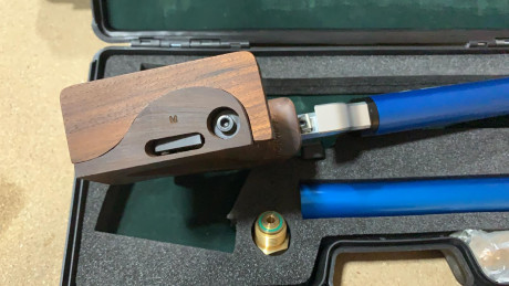 Buenas tardes,

Un compañero me ha pedido que le ponga a la venta su Steyr LP10 prácticamente nueva porque 12