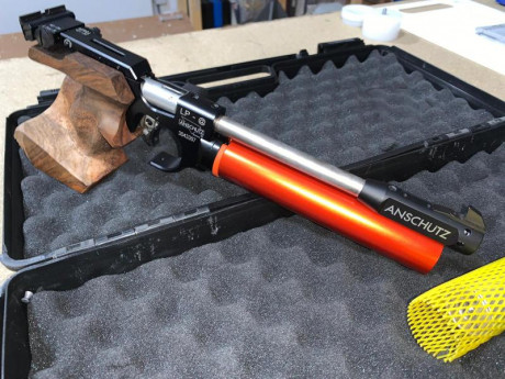 Buenas tardes,

Un compañero me ha pedido que le ponga a la venta la pistola de aire de sus hijas ya que 02