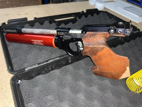 Buenas tardes,

Un compañero me ha pedido que le ponga a la venta la pistola de aire de sus hijas ya que 01