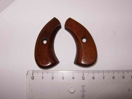 Hola a todos:
Se venden varias cachas para armas de avancarga ( Revólveres y Derringers).
El material 12